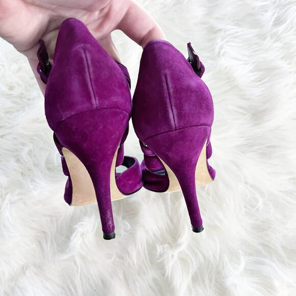 Carolina Herrera Magenta Suede Cut Out Heeled Sandals - Picture 5 of 8